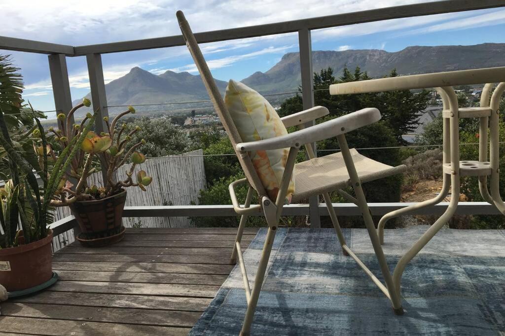 Perfect Hideaway - Stunning Sea And Mountain Views Apartment